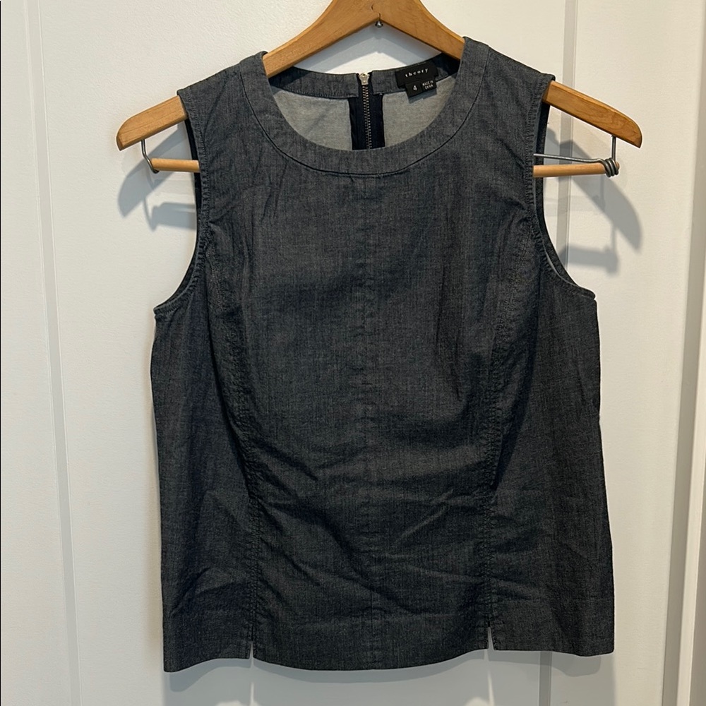 Theory sz 4. Fitted Sleeveless back zip Top